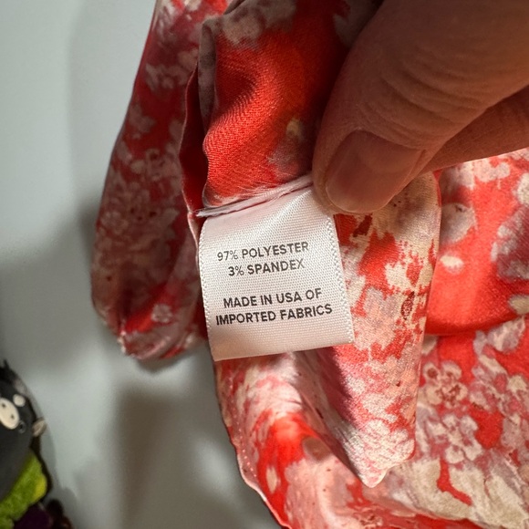 Evereve Coral Red / Pink Floral Blouse - Picture 5 of 6